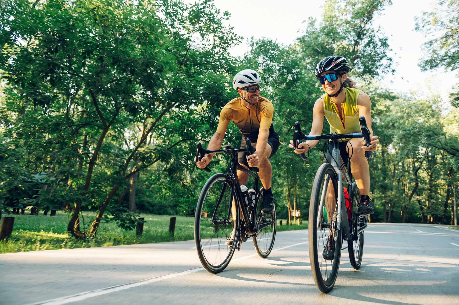 couple on bicycles